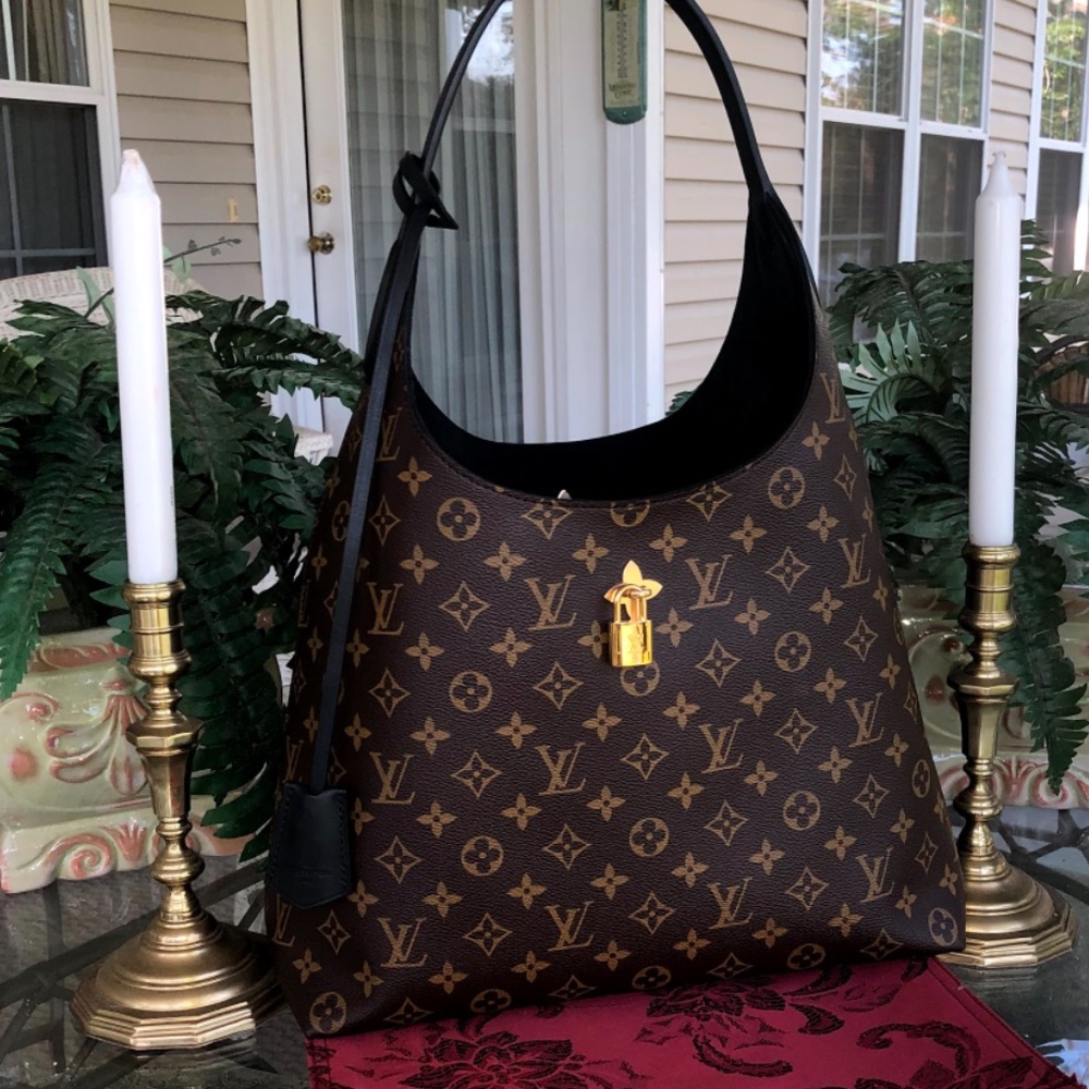 ❤️❤️BRAND NEW LOUIS VUITTON FLOWER HOBO BLACK